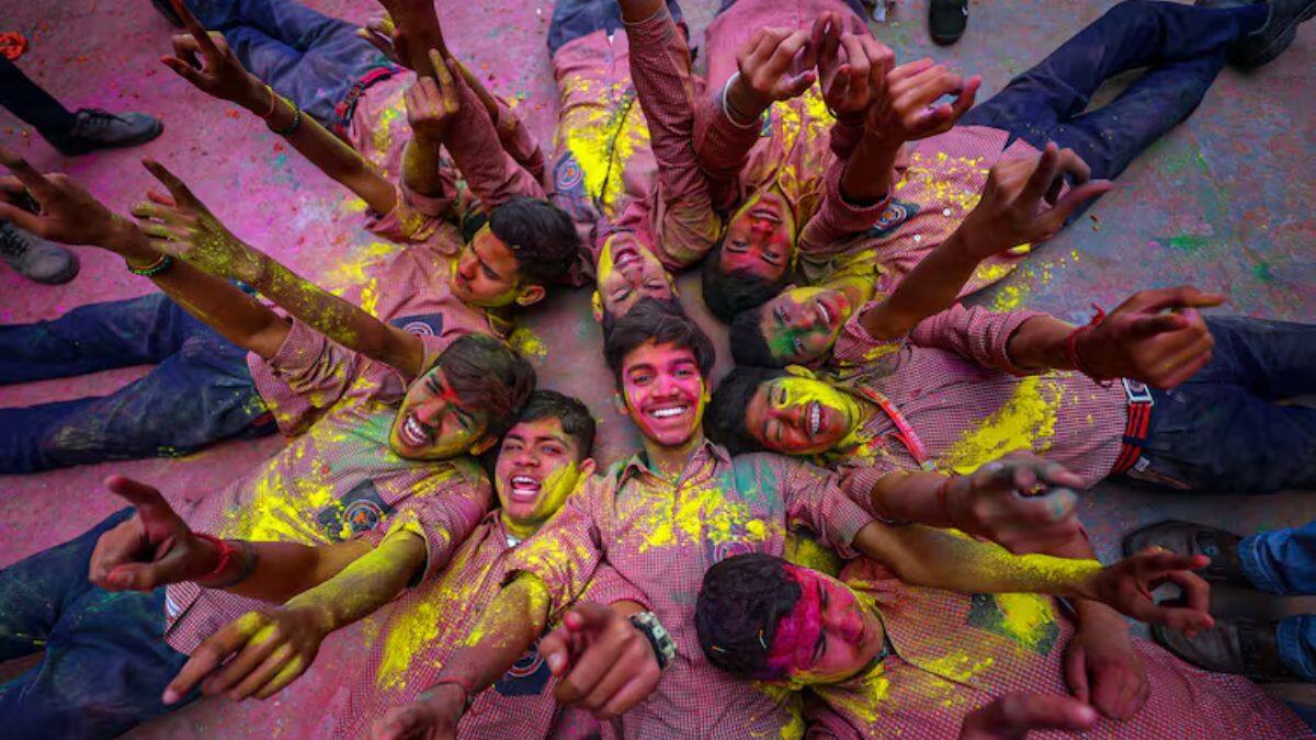 Holi 2024: असम के इन इलाकों में होली पर नहीं होगी कोई छुट्टी, जानें क्यों