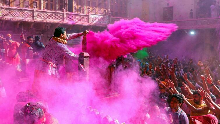 Holi 2024 Playlist Groove To The Beats Of Choli And Other Bollywood Tracks Holi 2024: উৎসব-নাচ-খাওয়া-দাওয়ার আয়োজনে হোলি পার্টির 'প্লেলিস্টে' থাকুক এই বলিউড গানগুলি