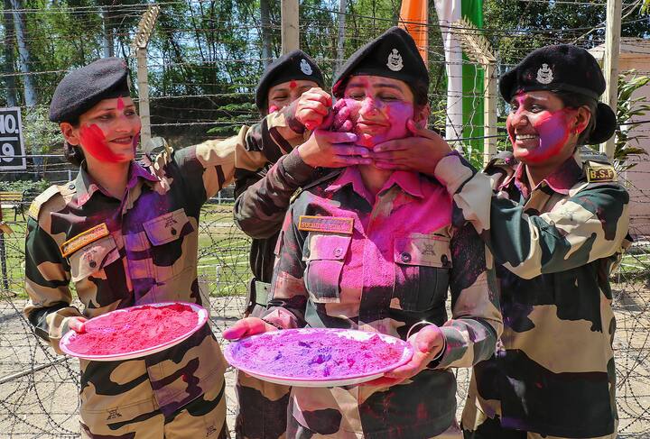 Jammu: Border Security Force (BSF) personnel apply colours on each other during Holi celebrations at the India-Pakistan border at RS Pura sector, in Jammu, Sunday, March 24, 2024. (Image source: PTI Images)