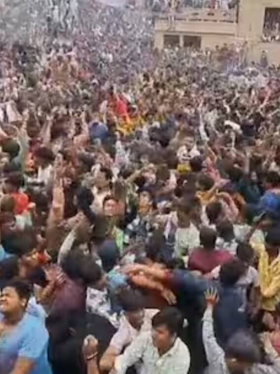 बनारस में खेली जाती है चिता की राख से होली