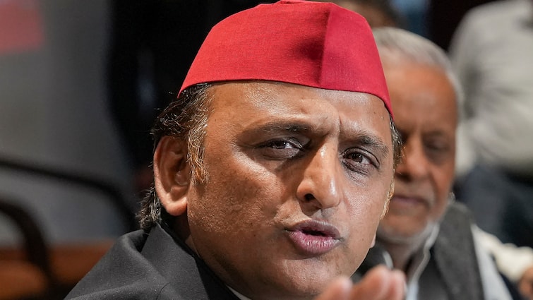 up politics samajwadi party leader akhilesh yadav attacks bjp on employment issue in uttar pradesh 'BJP सरकार बनी तो ये शादी भी नहीं होने देंगे, बूढ़े हो जाओगे' अखिलेश यादव ने किया चौंकाने वाला दावा