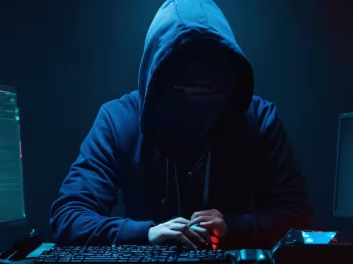 આર્ટિફિશિયલ ઈન્ટેલિજન્સ દ્વારા યુવાનો અને વરિષ્ઠ લોકો સાથે છેતરપિંડી થઈ રહી હોવાના અહેવાલો વચ્ચે સાયબર સિક્યોરિટી સાથે સંબંધિત નિષ્ણાતોએ એક એડવાઈઝરી જાહેર કરી છે. નિષ્ણાતોના મતે આ પડકારોનો સામનો કરવા માટે વિચારસરણીમાં બદલાવ ખૂબ જ જરૂરી છે.