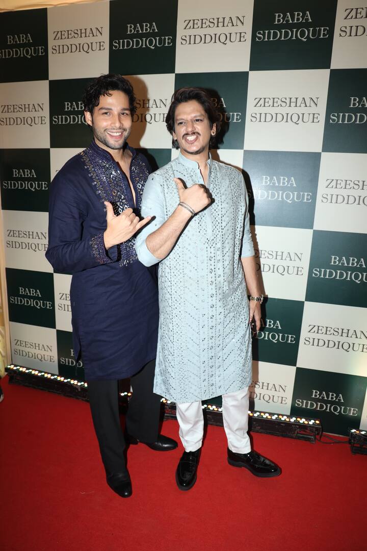 Siddhant Chaturvedi and Vijay Varma had a sweet moment together.
