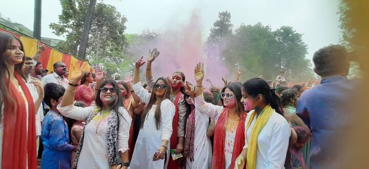 प्रांत प्रचारक रमेश ने कहा कि प्रभु श्रीराम जी अयोध्या में आ चुके हैं. रामजी ने पूरे समाज को एक सूत्र में पिरोने का काम किया था, यही होली पर्व और आरएसएस का भी उद्देश्य है. ये होली का पर्व आनंद और आत्मीयता का पर्व है.