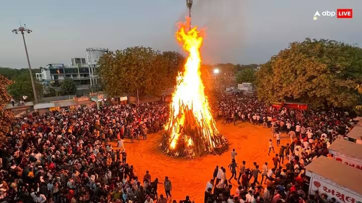 આ વખતે હોલિકા દહન 24મી માર્ચે અને રંગોની હોળી 25મી માર્ચે રમાશે.