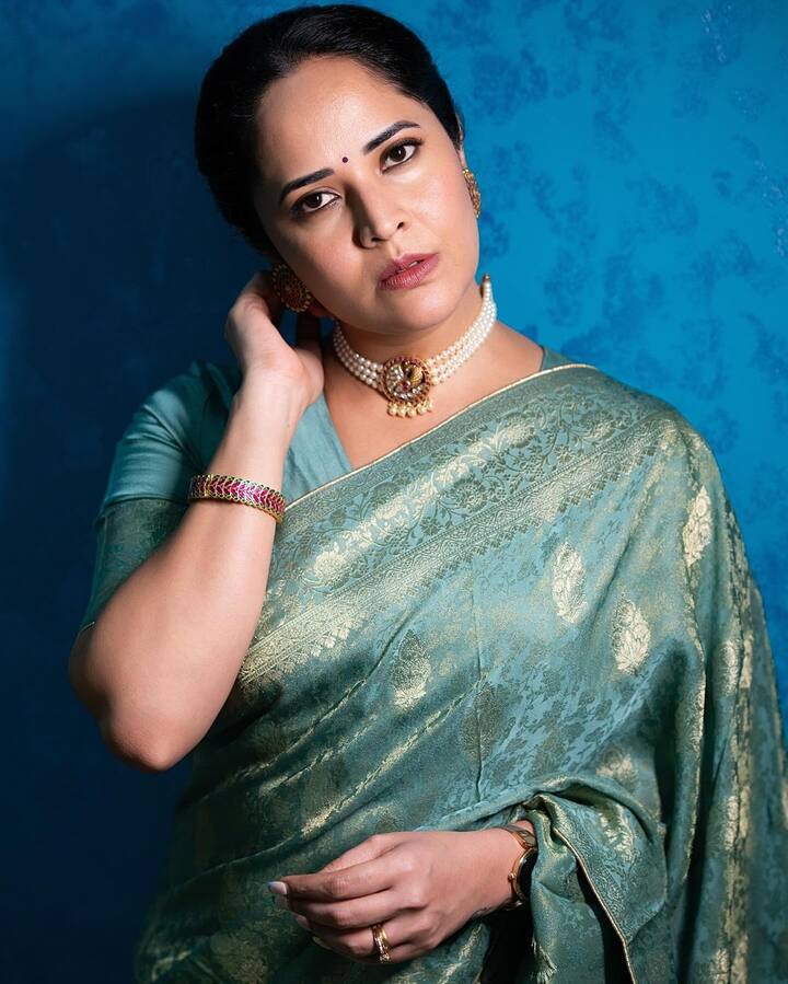 తాజాగా ఈ ముద్దుగుమ్మ నటించిన ‘రజాకార్‘ థియేటర్లలో సక్సెస్ ఫుల్ గా రన్ అవుతోంది. Photo Credit: Anasuya Bharadwaj/Instagram