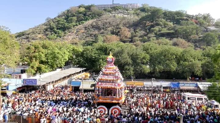 palani: Palani Murugan Temple Chariot, the main event of Panguni Uthrathuruvizha, was held today. பங்குனி உத்திரம்: வெகுவிமரிசையாக நடைபெற்ற பழனி முருகன் கோவில்  தேரோட்டம்