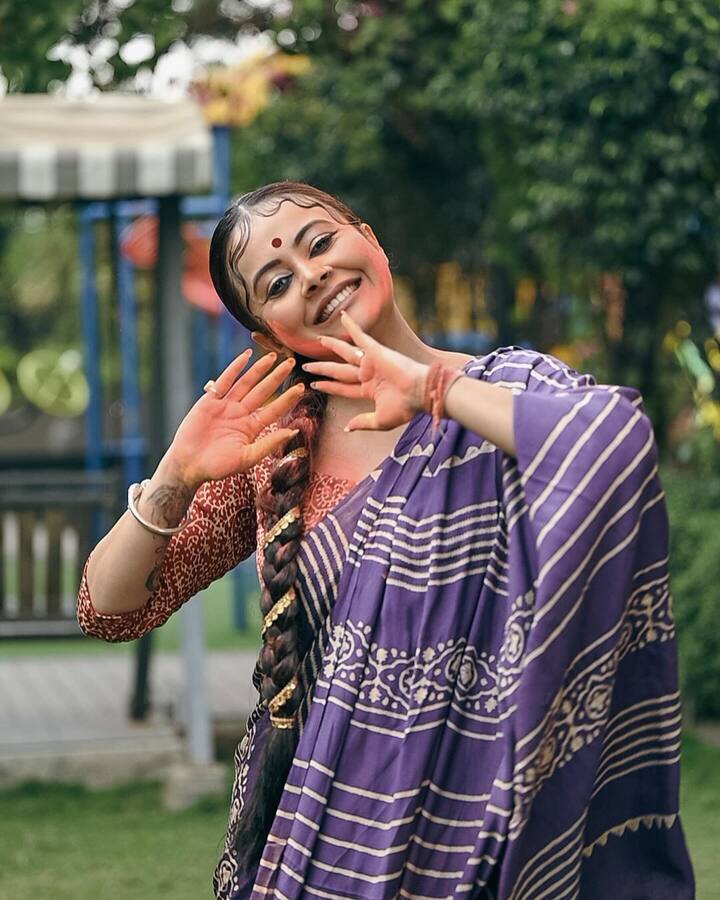 देवोलीना भट्टाचार्जी ने ये तस्वीरें अपने इंस्टाग्राम अकाउंट पर शेयर की हैं. जिसमें एक्ट्रेस का नया लुक देखने को मिलने रहा है.