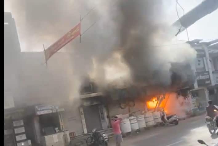 A fierce fire broke out in the game zone of TRP Mall in Bhopal  Ahmedabad  area, 15 fire fighters reached Ahmedabad: બોપલ વિસ્તારના TRP મોલના ગેમ ઝોનમાં  લાગી ભીષણ આગ,  મચી ગઇ નાસભાગ, પહોંચ્યાં 15 ફાયર ફાઇટર્સ
