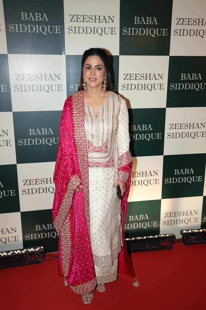 Actress Hina Khan was seen in an embroidered A-line kurti and a vibrant pink dupatta.