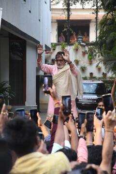 Amitabh Bachchan Greets His Fans Outside Jalsa, SEE PICS