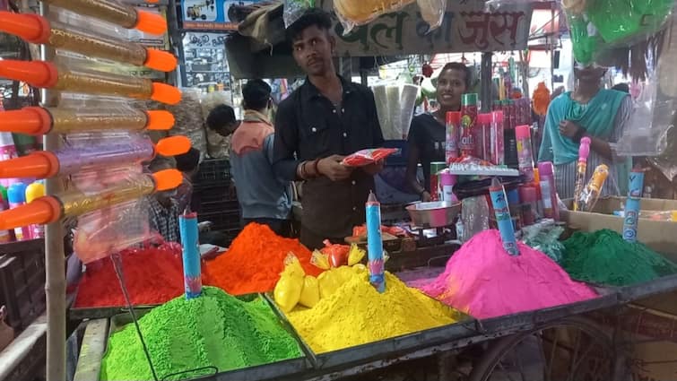 Uttarakhand Holi 2024 Rudrapur Holi Festival Colour Udham Singh Nagar inflation In Market ann Uttarakhand News: रुद्रपुर में होली पर सजी दुकानें, रंगों की मस्ती के बीच महंगाई की भी मार