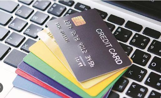 RBI Credit Card Rules: ਭਾਰਤੀ ਰਿਜ਼ਰਵ ਬੈਂਕ ਨੇ ਕ੍ਰੈਡਿਟ ਕਾਰਡ ਧਾਰਕਾਂ ਨੂੰ ਵੱਡੀ ਰਾਹਤ ਦੇਣ ਲਈ ਇਸ ਨਾਲ ਜੁੜੇ ਨਿਯਮਾਂ ਵਿੱਚ ਵੱਡੇ ਬਦਲਾਅ ਕੀਤੇ ਹਨ। ਰਿਜ਼ਰਵ ਬੈਂਕ ਨੇ ਕ੍ਰੈਡਿਟ ਕਾਰਡਾਂ ਨੂੰ ਲੈ ਕੇ ਬੈਂਕਾਂ ਅਤੇ ਵਿੱਤ ਕੰਪਨੀਆਂ ਦੀ ਮਨਮਾਨੀ ਨੂੰ ਖਤਮ ਕਰਨ ਦੀ ਤਿਆਰੀ ਕਰ ਲਈ ਹੈ।