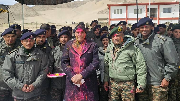 Holi 2024 Defence Minister Rajnath Singh Celebrates Holi With Soldiers In Leh Ladakh Indian Army Manoj Pande Defence Minister Rajnath Singh Celebrates Holi With Soldiers In Leh, Says Ladakh Is 'National Capital Of Courage'