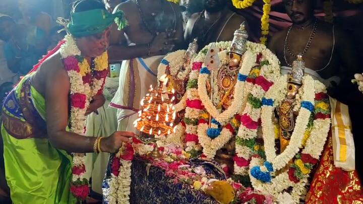 Thirukalyana Vaibhavam, the main event of the Panguni Uthra festival was held in Palani பங்குனி உத்திரத் திருவிழா! பழனியில் கோலாகலமாக நடந்த திருக்கல்யாண வைபவம் - குவிந்த பக்தர்கள்