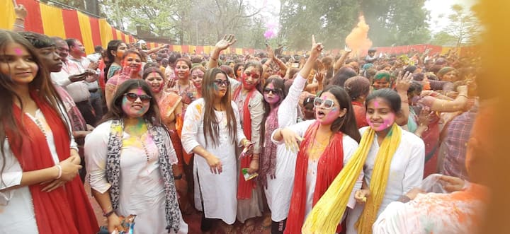 श्रीश्री होलिका दहन उत्सव समिति की ओर से वर्ष 1927 से होलिका दहन उत्सव मनाया जा रहा है.