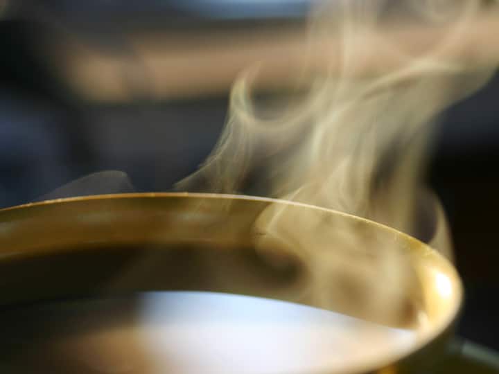 Avoid using hot water: We should avoid using hot water on our faces as it opens our pores and all the colour deepens our skin. This is the biggest blunder you can do to your beautiful skin because doing this can help the colours get deeper into your skin, and make it more difficult to remove them. That can cause pimples and redness on your skin. So the best course of action is to rinse your face with cold and lukewarm water as it holds your skin tight and removes all the dirt and colour on your face. (Image source: getty images)