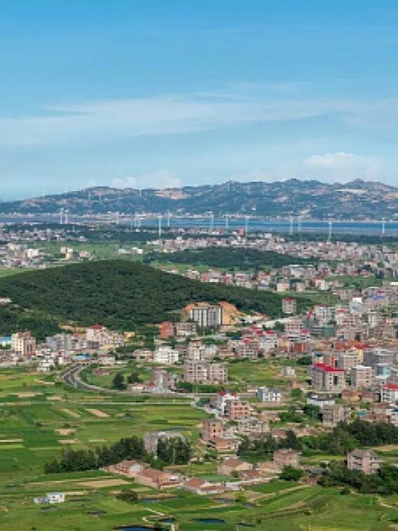 भारत के इस सबसे अमीर गांव में हैं 17 बैंक