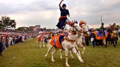 यहां हल्‍दी से होली खेलने की सद‍ियों पुरानी परंपरा, होली उत्सव में करते हैं लोकनृत्‍य