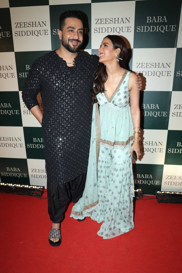 Lovebirds Jasmin Bhasin and Aly Goni arrived, adding to the ethnic allure.