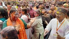 Holi 2024: होली के रंग में रंगा गोरखपुर, अबीर-गुलाल और रंगों से सराबोर हुए लोग, देखें तस्वीरें