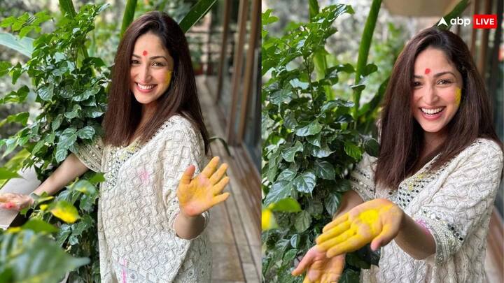 Yami Gautam Holi Pics: इस साल होली का त्योहार कल यानि 25 मार्च को मनाया जाएगा. ऐसे में सिर्फ आम लोगों पर ही नहीं बल्कि बॉलीवुड सेलेब्स पर भी आज से ही रंगों का त्योहार का खुमार चढ़ गया है.