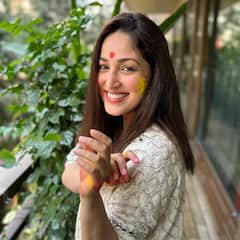 Holi 2024: होली से पहले ही मॉम टू बी यामी गौतम ने मनाया रंगों का त्योहार, चेहरे पर गुलाल लगाकर शेयर की खूबसूरत तस्वीरें