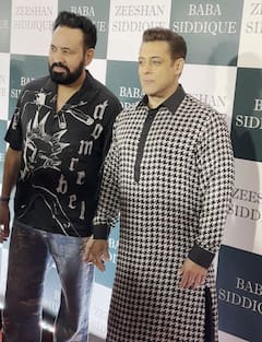 Baba Siddique Iftar Party: बाबा सिद्दीकी की इफ्तार पार्टी में सितारों का मेला, सलमान खान पर टिकीं सबकी निगाहें