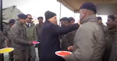 Rajnath Holi with Indian Army: जब जवानों संग होली खेलने लद्दाख पहुंच गए रक्षा मंत्री | Ladakh | ABP