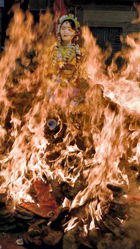 હોલિકા દહન પર કરો આ ટોટકા