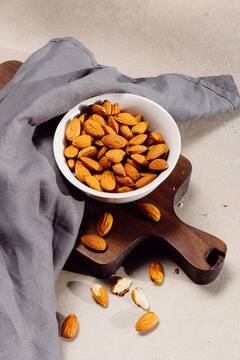 Almonds  : ही आहे उन्हाळ्यात बदाम खाण्याची योग्य पद्धत !