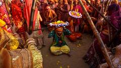 यहां हल्‍दी से होली खेलने की सद‍ियों पुरानी परंपरा, होली उत्सव में करते हैं लोकनृत्‍य