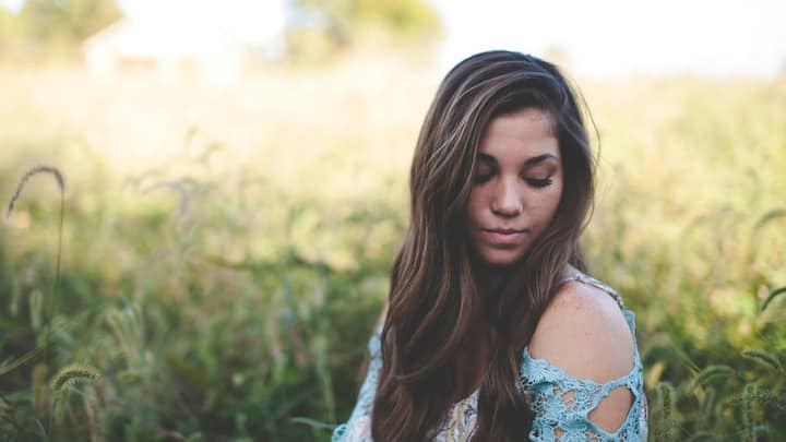 সারাবছর চুল পড়ার সমস্যা দেখা যাচ্ছে। লম্বায় সেভাবে চুল বৃদ্ধিও পাচ্ছে না? তাহলে কয়েকটি নিয়ম মেনে চললে উপকার পাবেন আপনি। এক্ষেত্রে কী কী করণীয়, দেখে নিন।