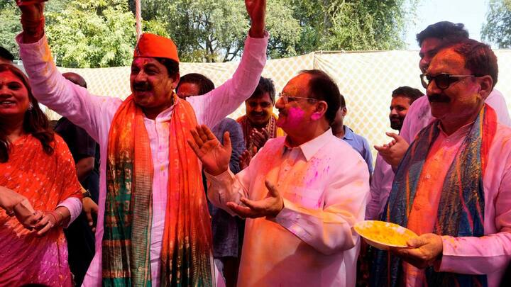 BJP National President JP Nadda enjoyed Holi with Manoj Tiwari and other party leaders. (Image source: PTI)