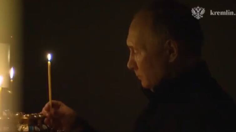 Moscow Terrorist Attack Vladimir Putin pays tribute to martyrs ISIS took responsibility after attack in Russia Moscow Terrorist Attack: मॉस्को हमले में मारे गए लोगों के परिजन अभी भी कर रहे अपनों की खोज, पुतिन ने यूं दी श्रद्धांजलि