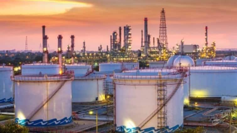 Windfall tax on petroleum crude to increased to 9600 metric ton effective from today सरकार ने दिया झटका, पेट्रोलियम क्रूड पर विंडफॉल टैक्स बढ़ाकर 9600 रुपये किया
