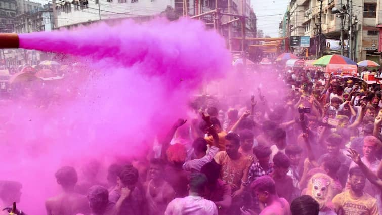 Lok Sabha Candidates Bengal Embrace Holi Celebrations People Streets BJP TMC CPI M Dol Yatra Lok Sabha Candidates In Bengal Embrace Holi Celebrations With People On The Streets