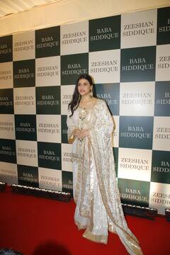 Baba Siddique Iftar Party: व्हाइट सूट में जचीं मन्नारा, तो पिंक साड़ी में हसीन लगीं अंकिता, बाबा सिद्दीकी की इफ्तार पार्टी में यूं पहुंचे 'बिग बॉस' सितारे