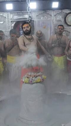 उज्जैन: होली के अवसर पर श्री महाकालेश्वर मंदिर में भस्म आरती की गई | Holi 2024