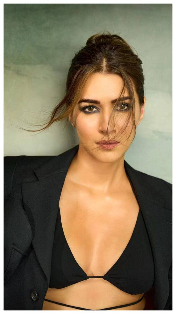 कृति सेनन के पास है करोड़ों की संपत्ति, एक फिल्म के लिए लेती हैं इतनी फीस