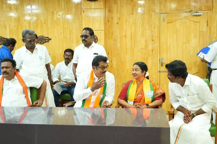 தற்போது அரசியல் களத்தில் தீயாய் செயல்பட்டு வருகிறார்.