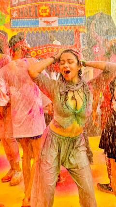 Pishachini Actress Photos : பிசாசினி நடிகை நைராவின் ஹோலி க்ளிக்ஸ்!