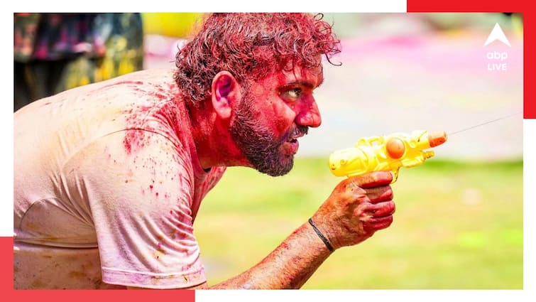 IPL 2024 Rohit Sharma celebrate holi with daughter Samaira, David Warner Gautam Gambhir Shreyas Iyer Rishabh Pant in festival of colours Holi 2024: হাতে বন্দুক, পাশে একরত্তি মেয়ে, চুপিসারে এগোচ্ছেন রোহিত, আইপিএলে কি নতুন গোয়েন্দা?