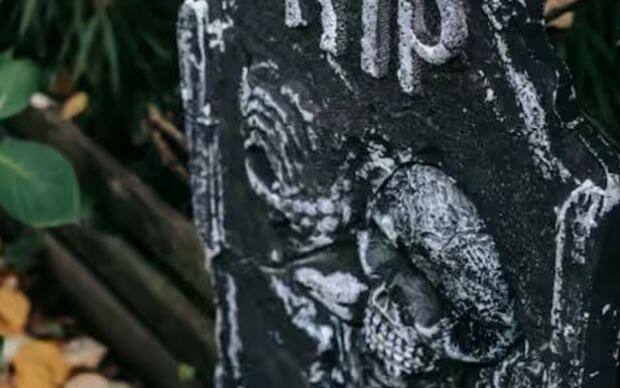 ਇਸ ਤੋਂ ਇਲਾਵਾ ਰਾਤ ਨੂੰ ਸੌਂਦੇ ਸਮੇਂ ਵੀ ਲੋਕਾਂ ਦੀ ਮੌਤ ਹੋ ਜਾਂਦੀ ਹੈ। ਇਸ ਦਾ ਕਾਰਨ ਸਲੀਪ ਐਪਨੀਆ ਹੈ। ਯਾਨੀ ਇਹ ਇੱਕ ਅਜਿਹੀ ਬਿਮਾਰੀ ਹੈ ਜਿਸ ਵਿੱਚ ਸੌਂਦੇ ਸਮੇਂ ਲੋਕਾਂ ਦਾ ਸਾਹ ਰੁਕ ਜਾਂਦਾ ਹੈ।