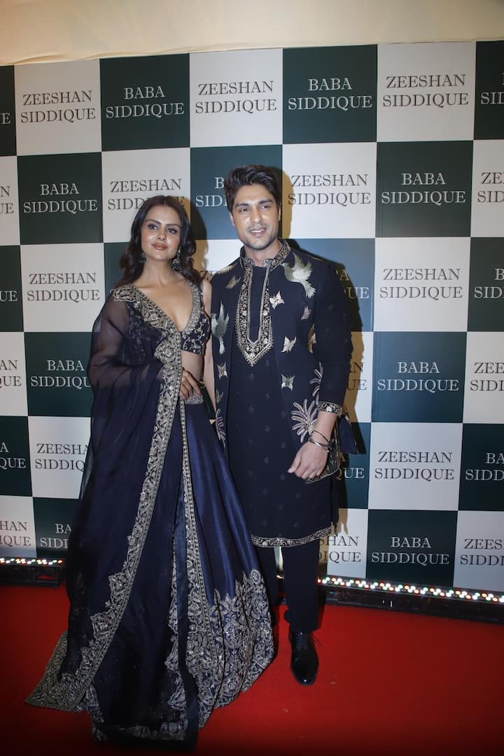 बिग बॉस सीजन 16 की सेकंड रनरअप प्रियंका चाहर चौधरी अपने बॉयफ्रेंड अकिंत गुप्ता संग इफ्तार पार्टी में शामिल हुईं. कपल ब्लू में ट्विनिंग करता नजर आया. नेवी ब्लू लहंगे में एक्ट्रेस गजब लग रही थीं तो वहीं नेवी ब्लू कुर्ते में अंकित भी खूब जच रहे थे.