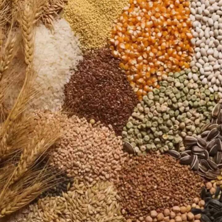 ਆਪਣੀ ਖੁਰਾਕ ਵਿੱਚ ਰਾਗੀ, ਜਵਾਰ, ਬਾਜਰਾ ਵਰਗੇ ਕਾਰਬੋਹਾਈਡਰੇਟ ਸ਼ਾਮਲ ਕਰੋ। ਇਸ 'ਚ ਭਰਪੂਰ ਮਾਤਰਾ 'ਚ ਫਾਈਬਰ ਹੁੰਦਾ ਹੈ, ਜਿਸ ਕਾਰਨ ਪੇਟ ਹਮੇਸ਼ਾ ਭਰਿਆ ਮਹਿਸੂਸ ਹੁੰਦਾ ਹੈ ਅਤੇ ਪੇਟ ਵੀ ਸਾਫ ਹੁੰਦਾ ਹੈ।