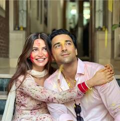 Holi 2024: कृति खरबंदा और पुलकित सम्राट ने शादी के बाद मनाई पहली होली, एक-दूजे के प्यार के रंग में रंगा दिखा न्यूली वेड कपल