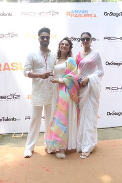 Vicky-Ankita Holi Party: फैमिली संग पहुंचीं सनी लियोनी...तो गुलाल में रंगी नजर आईं मनीषा रानी, विक्की-अंकिता की होली पार्टी में इन सितारों ने मचाया धमाल