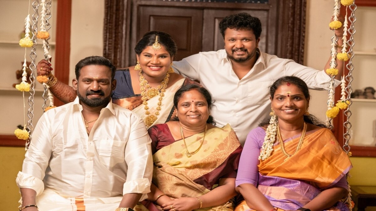 Indraja Shankar: தங்கத்தால் நெய்யப்பட்ட திருமணப் புடவை! வாய் பிளக்க வைக்கும் ரோபோ சங்கர் மகள் கல்யாணம்!