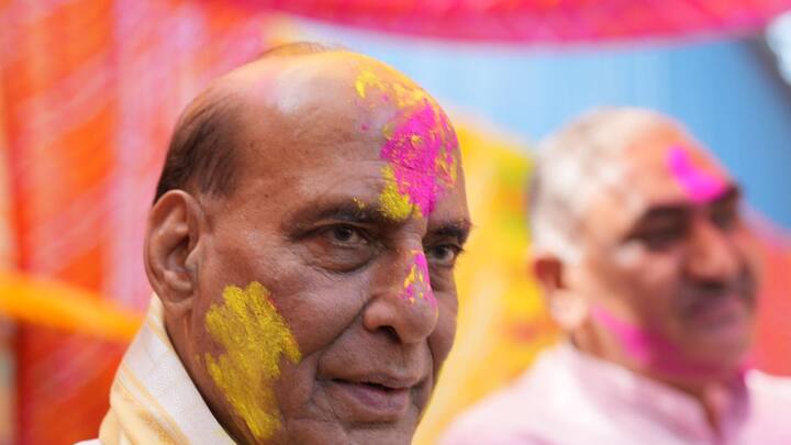 Defence minister Rajnath Singh was seen celebrating the festival with merriment on Monday.(Image source: PTI)